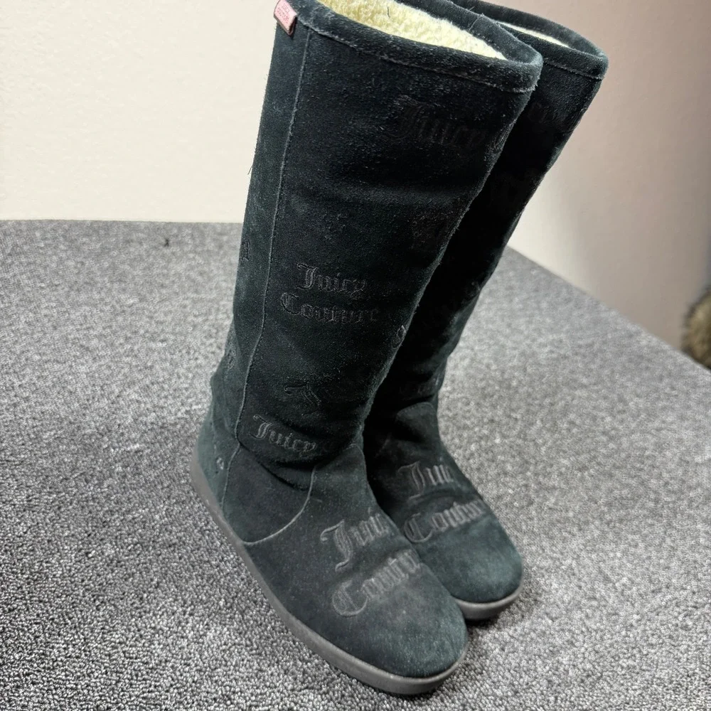 Juicy‎ Couture Black Suede Mid Calf Boots Women 6.5 Sherpa Lined Embossed VTG